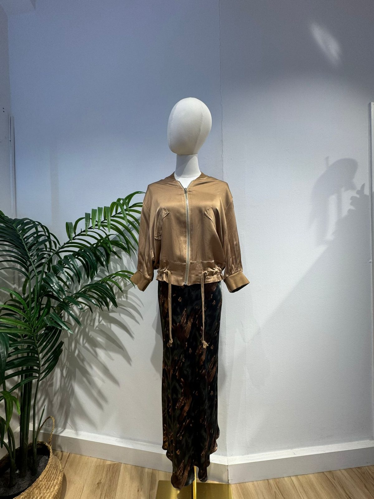 Chaqueta satinada beige