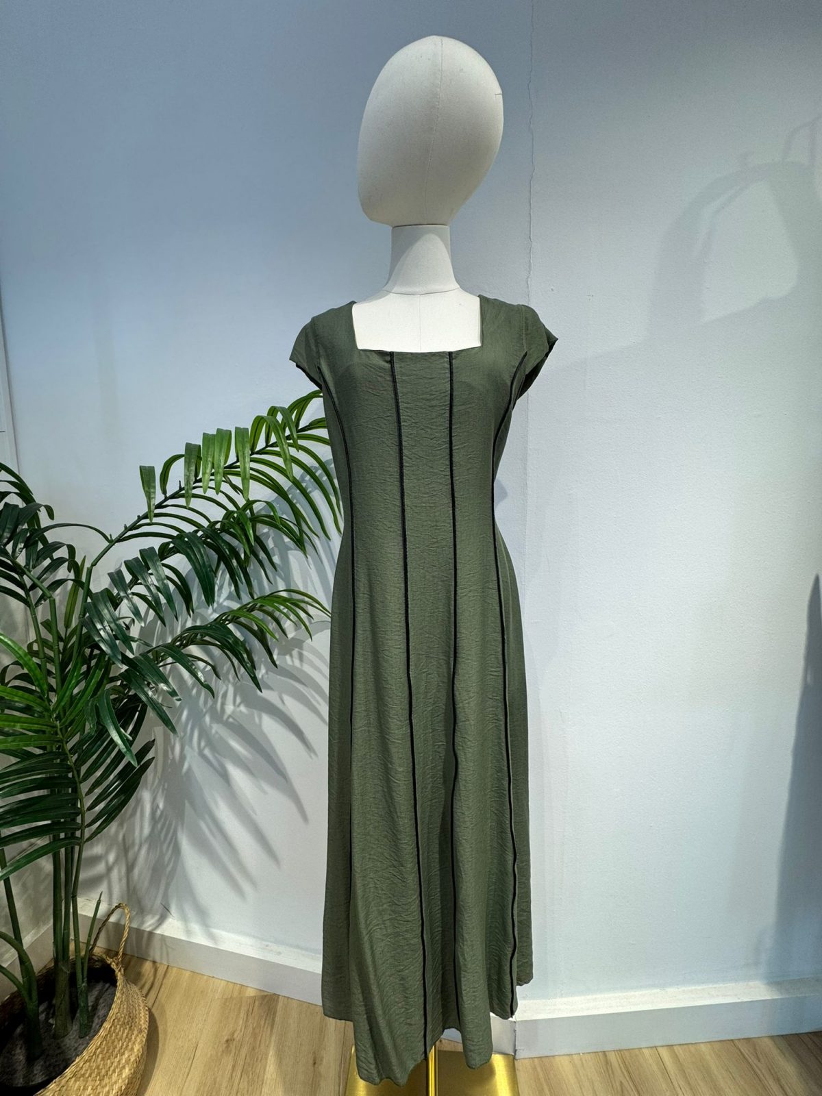 Vestido verde rayas negras