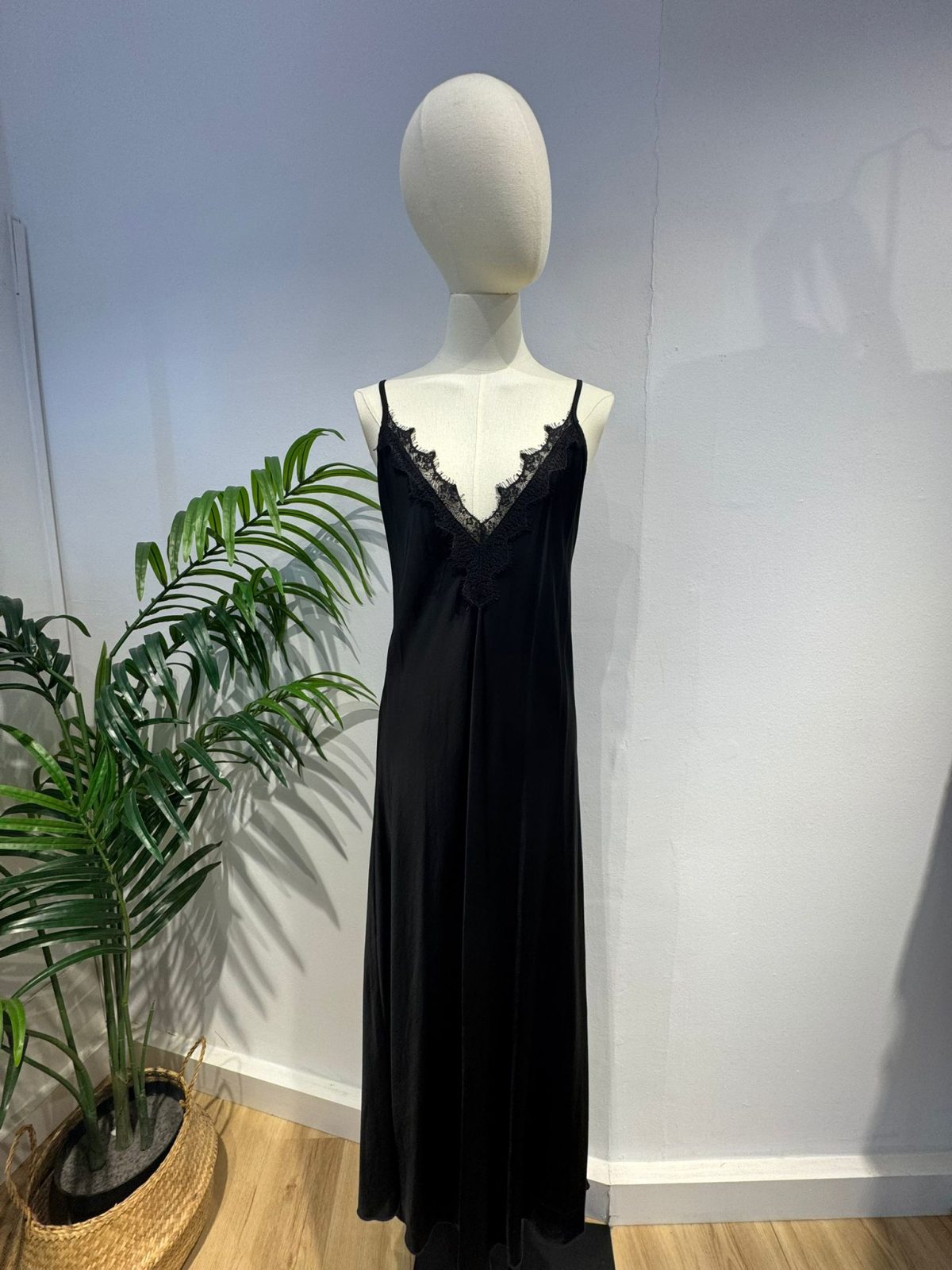 Vestido lencero negro