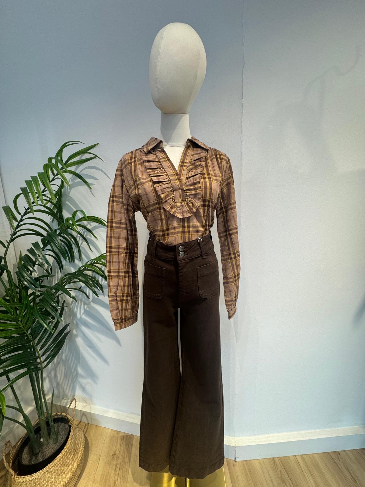 Blusa cuadros y volante