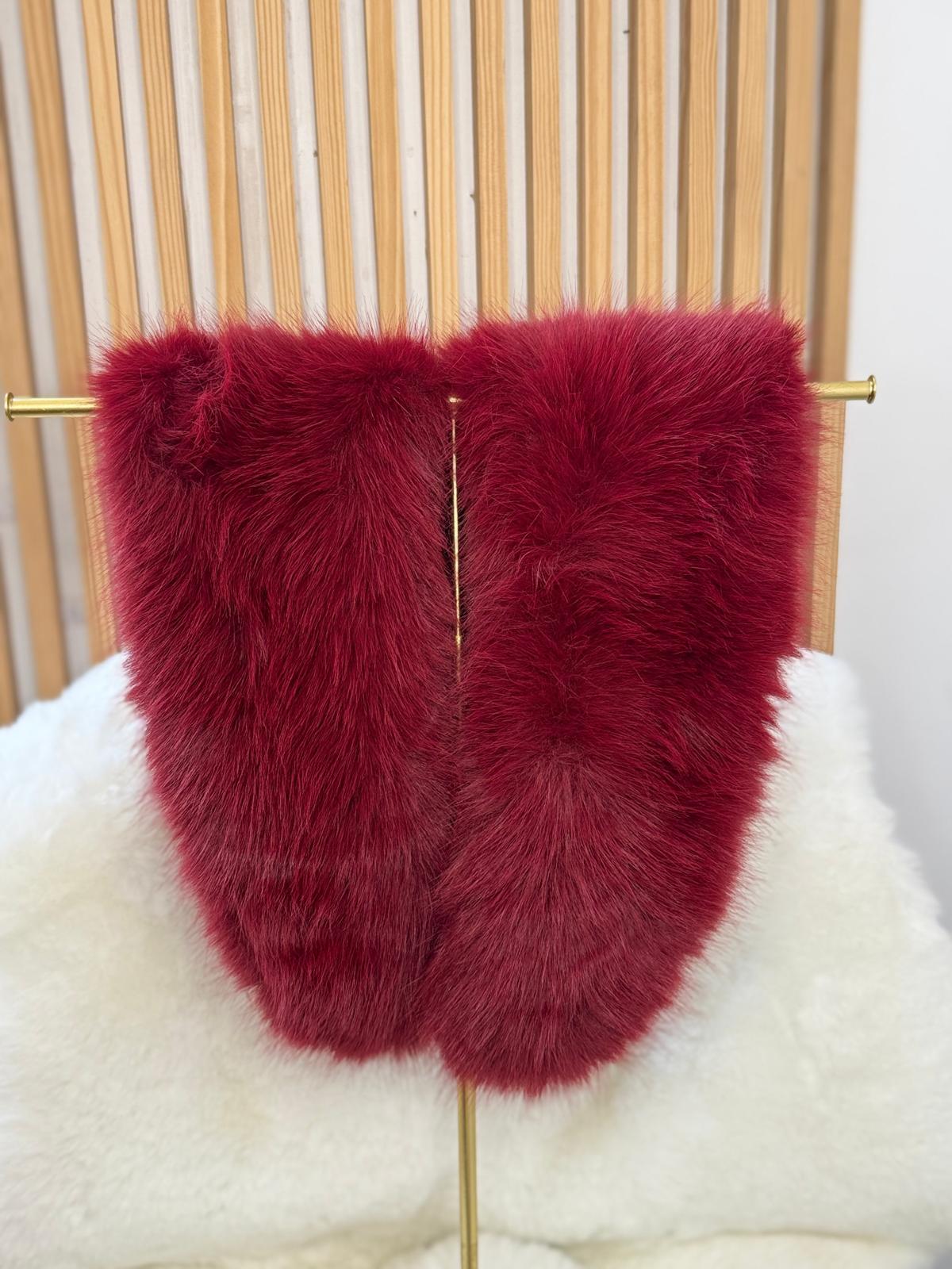 Cuello corto pelo burdeos