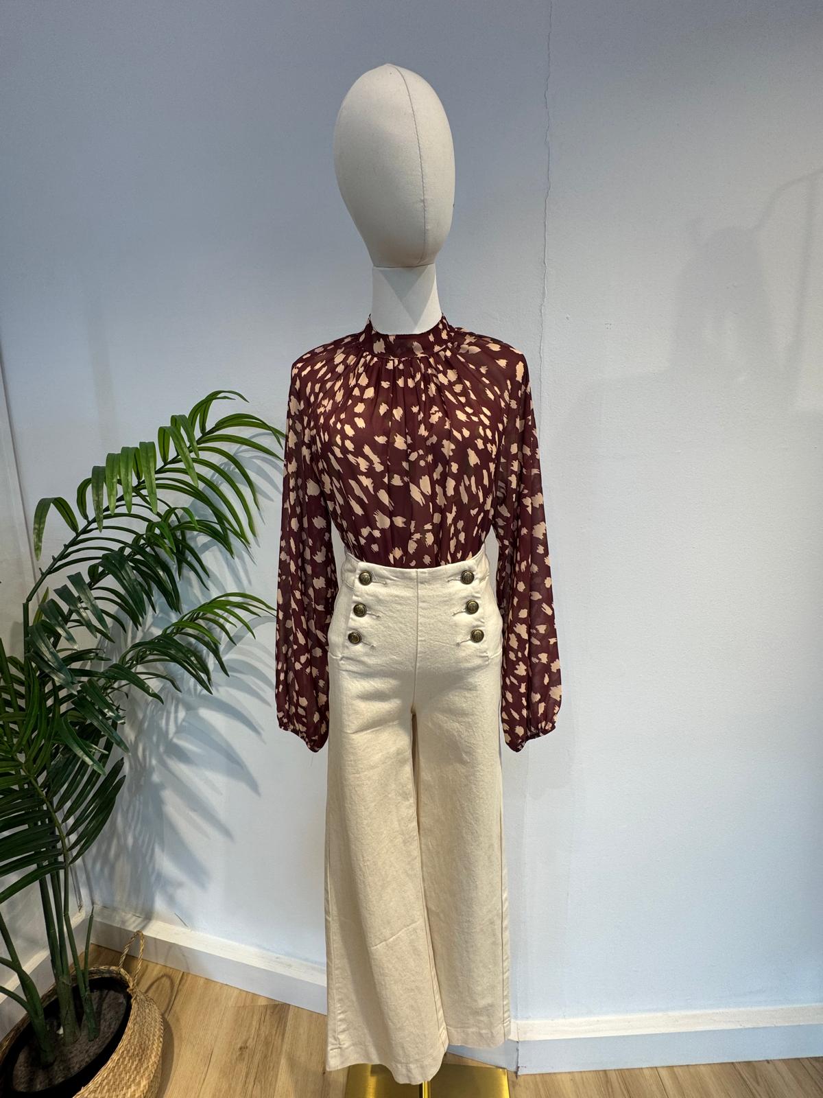 Blusa semitransparente estampada burdeos