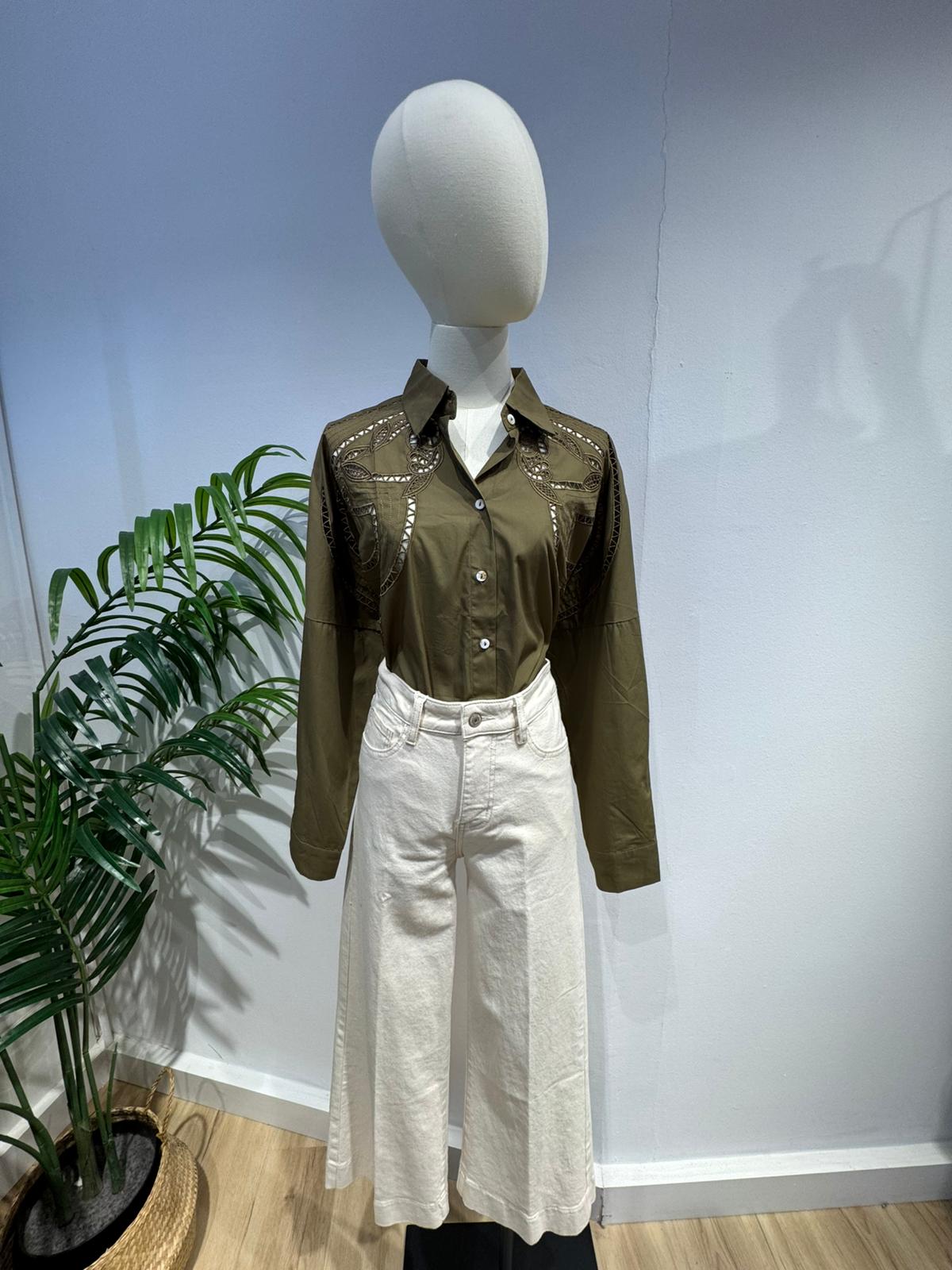 Camisa perforada verde