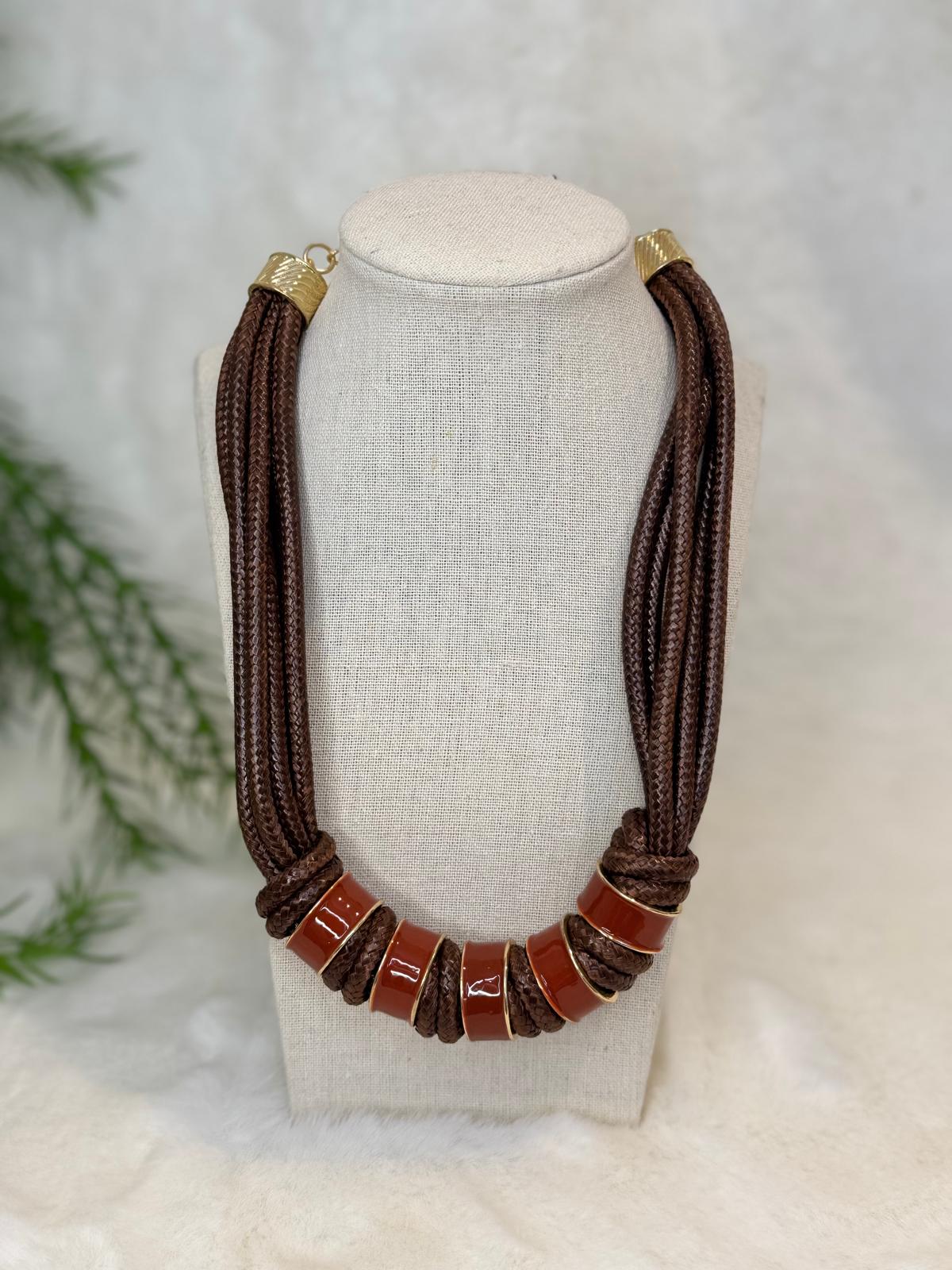 Collar círculos rojos