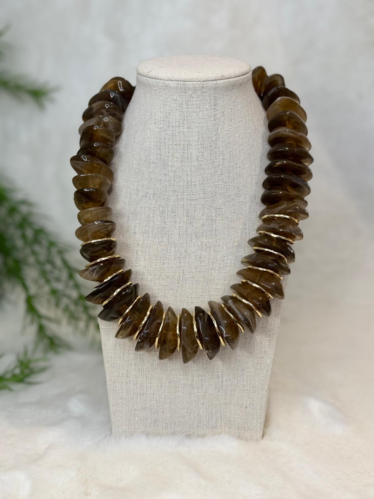 Collar piedras marrón