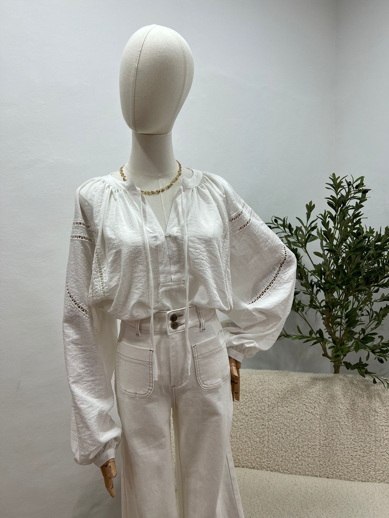 Blusa Blanca Bordada