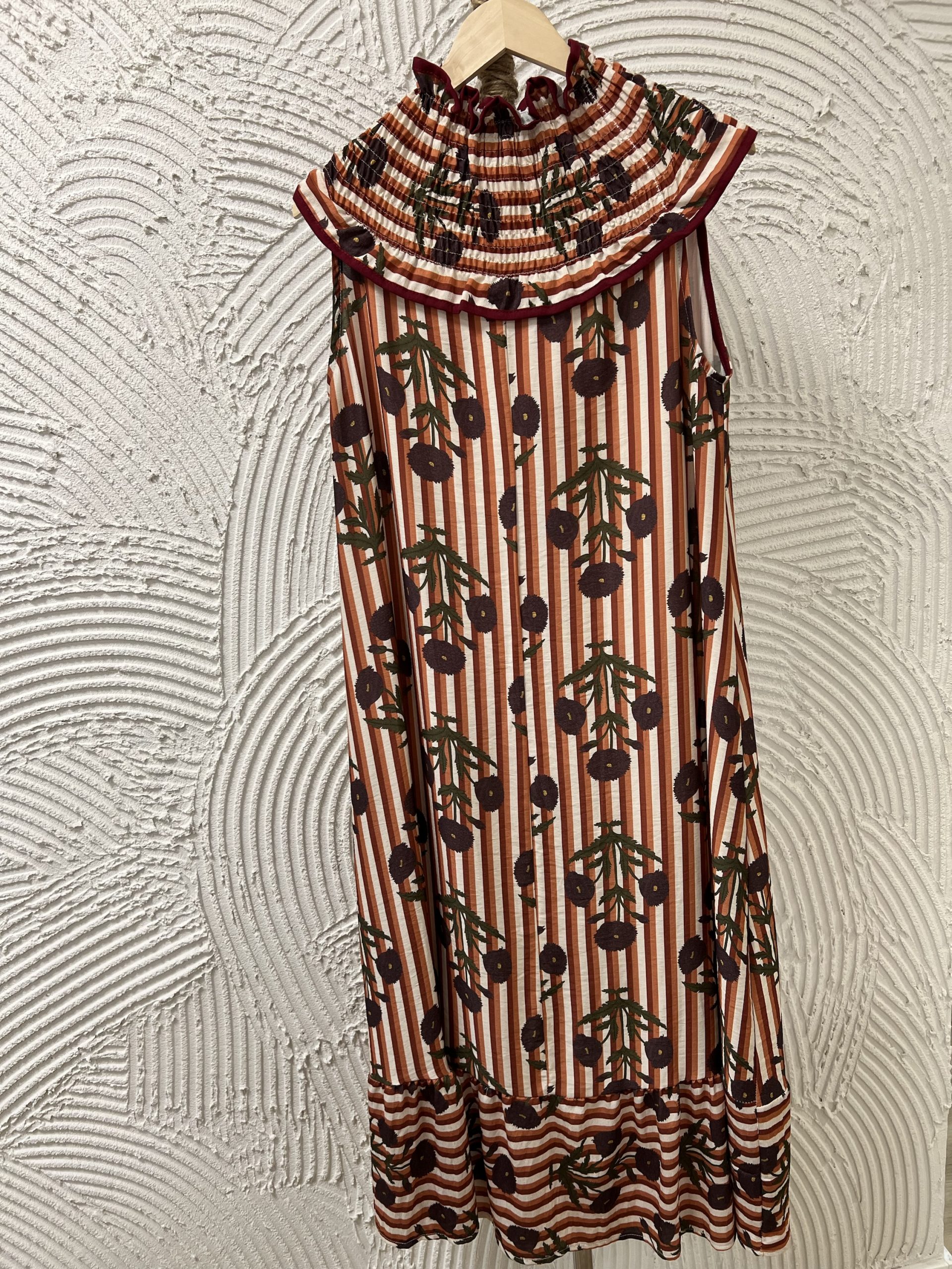 Vestido cuello de cordón